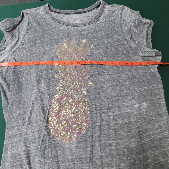 Torrid Classic Fit short-sleeve t-shirt with yellow gold metallic pineapple 3X - Picture 6 of 7